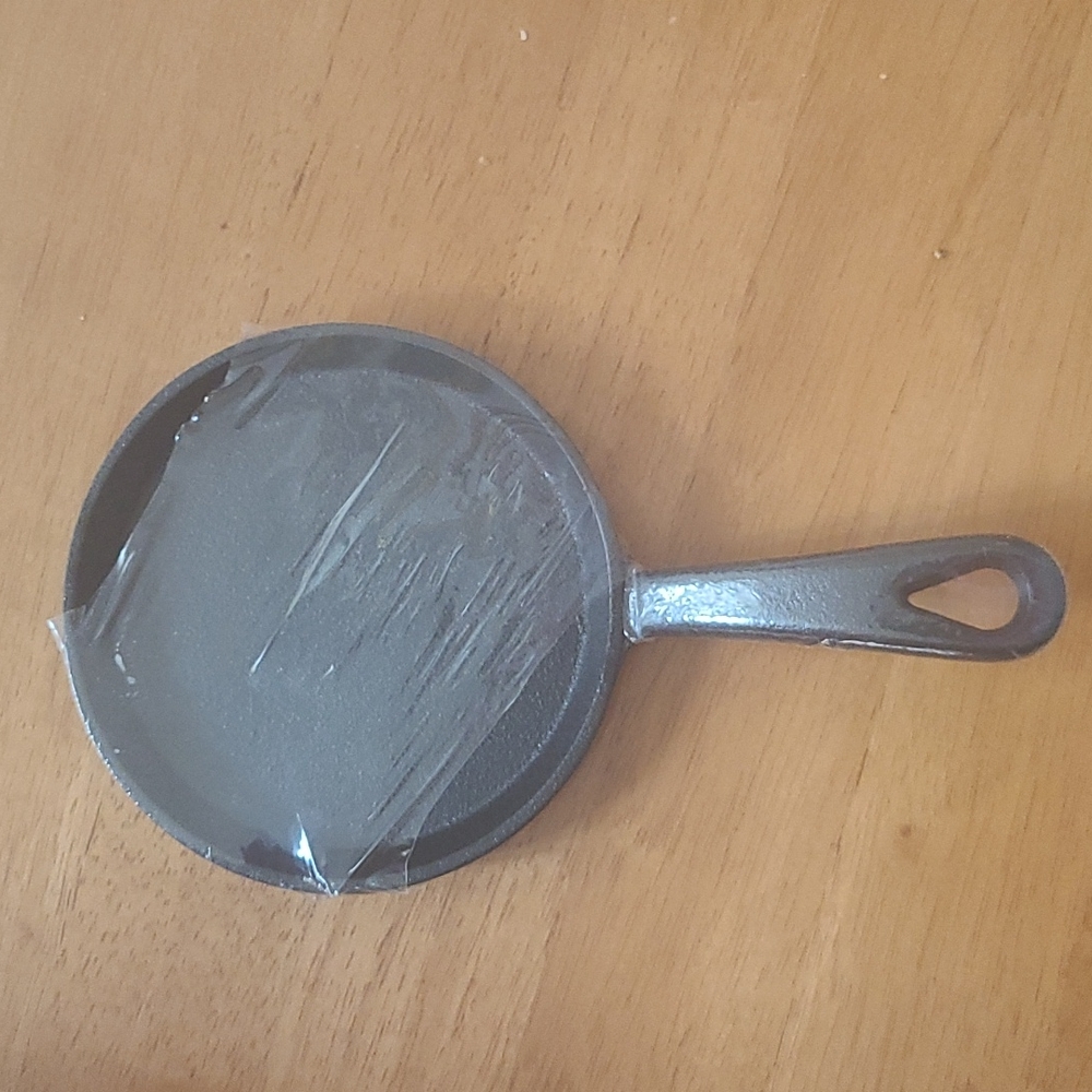 Cast Iron Skillet NWT